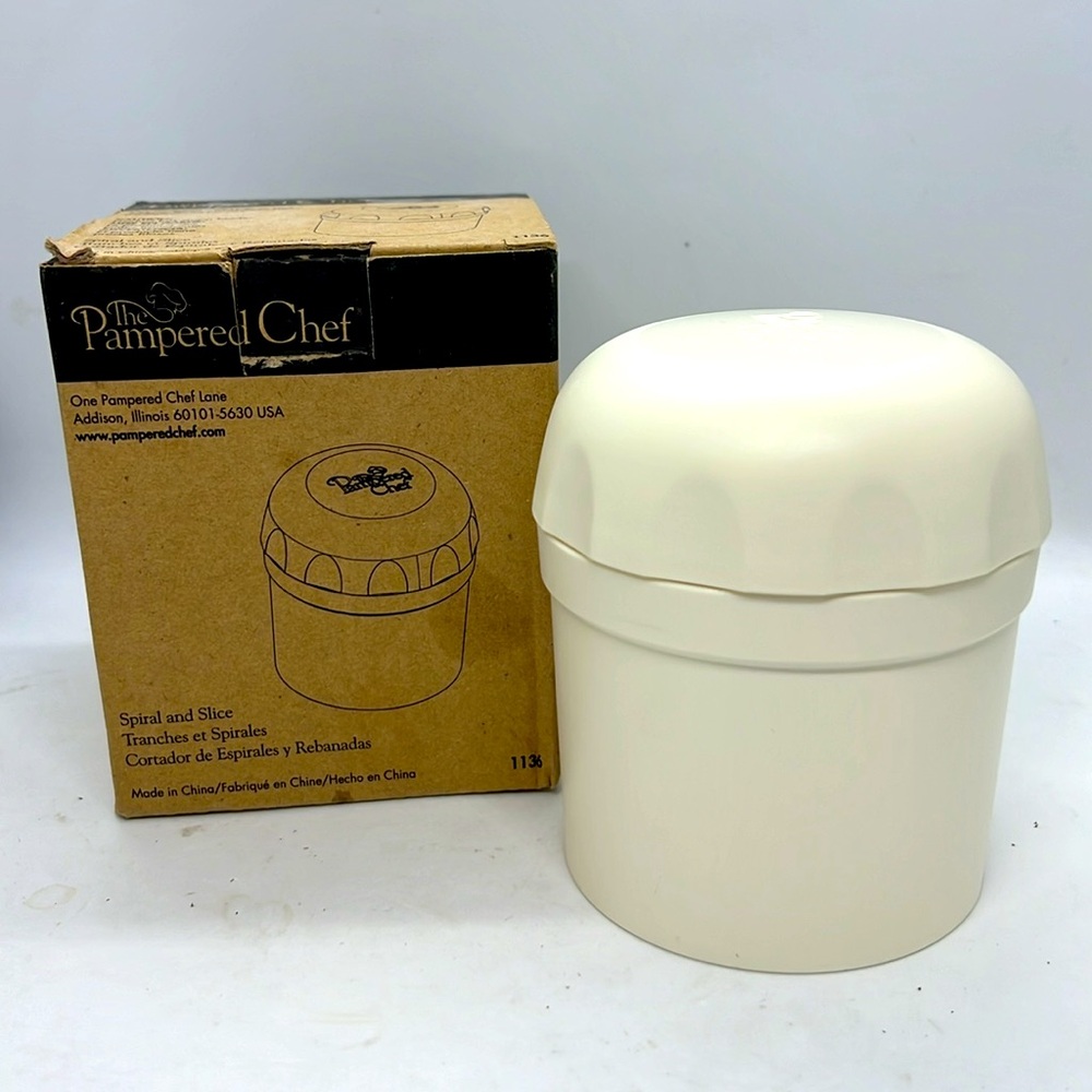 Pampered Chef Spiral and Slice Zoodle Maker NIB
